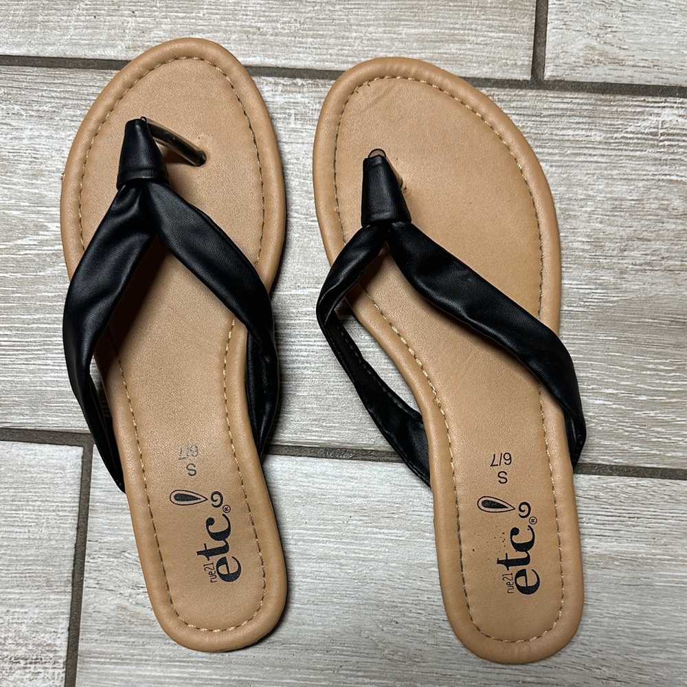 Rue21 Black and Tan Women's Sandals